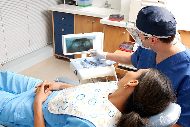 Jak zakłada się licówki na zęby u stomatologa?